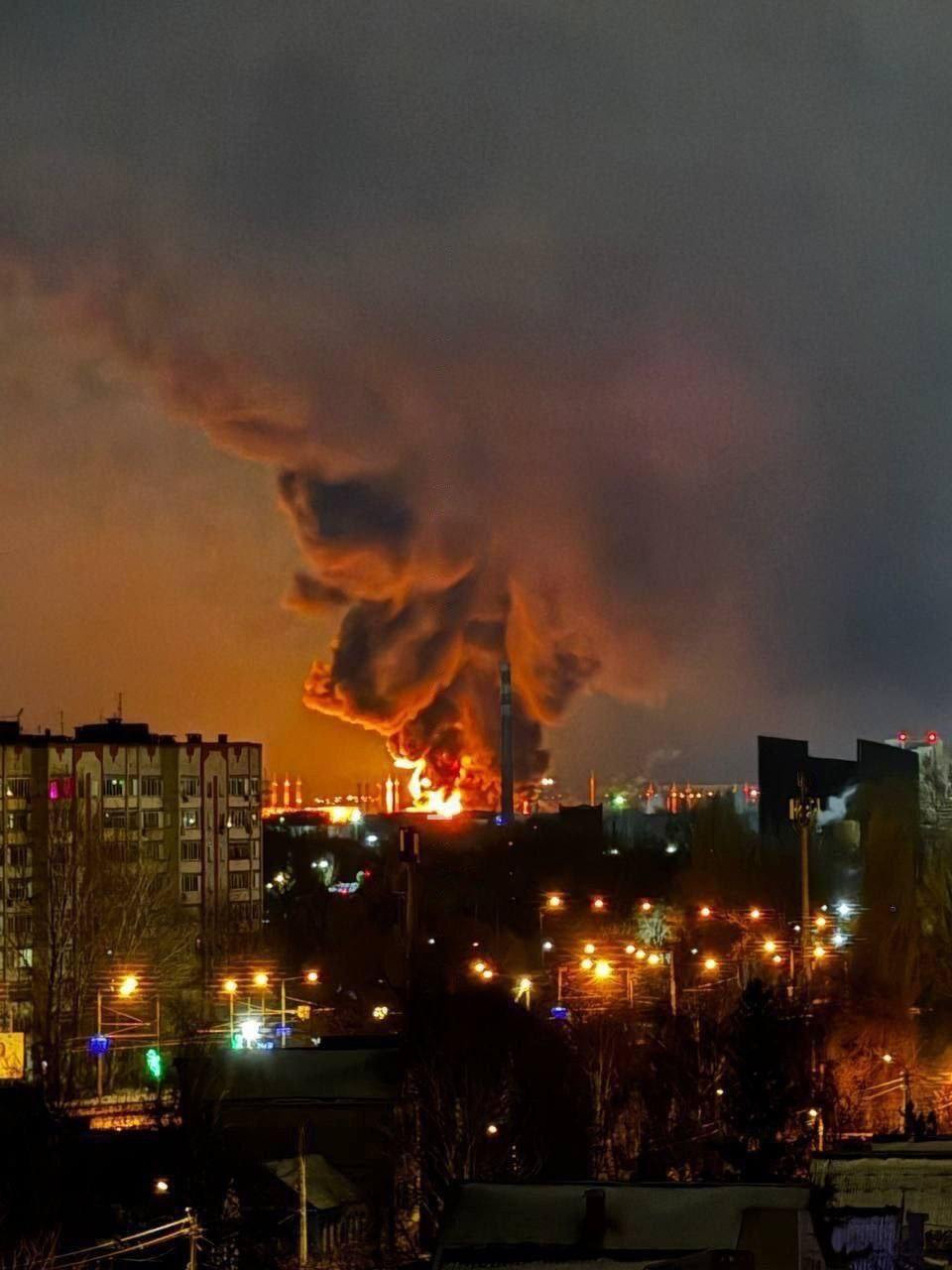 Ucraina a atacat baza în care rușii își țin bombardierele strategice. Un incendiu masiv a putut fi observat