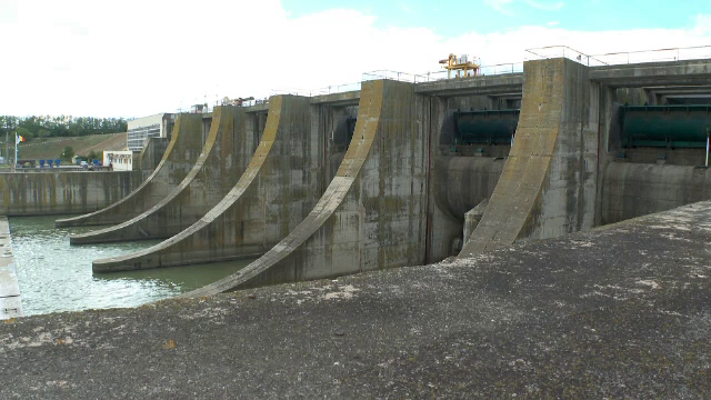 Fake news distribuit online privind demolarea barajelor. Miniștrii Mediului și Energiei au depus plângere la DIICOT