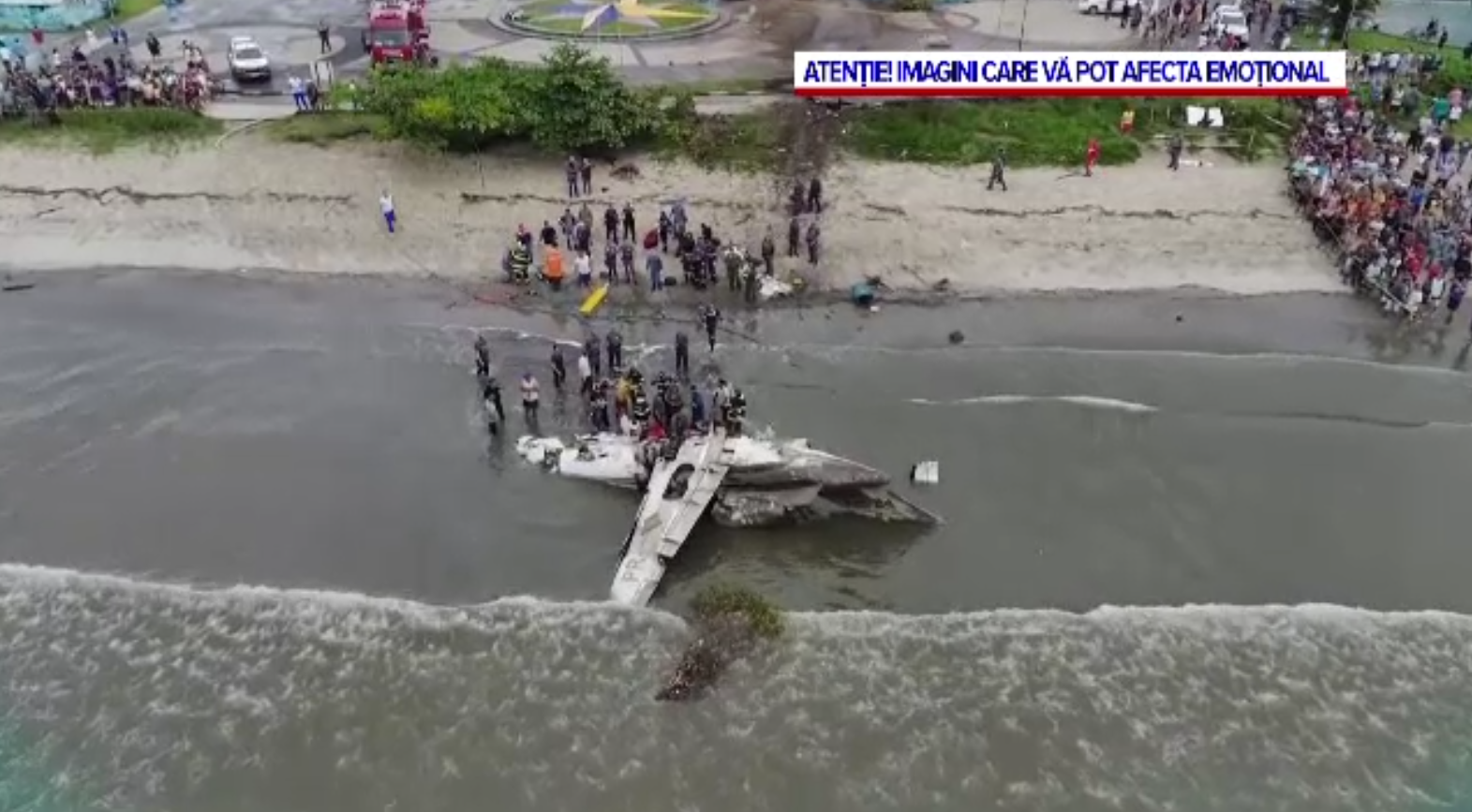 Un avion de mici dimensiuni s-a prăbușit pe o plajă. Momentul a fost surprins de o cameră de supraveghere