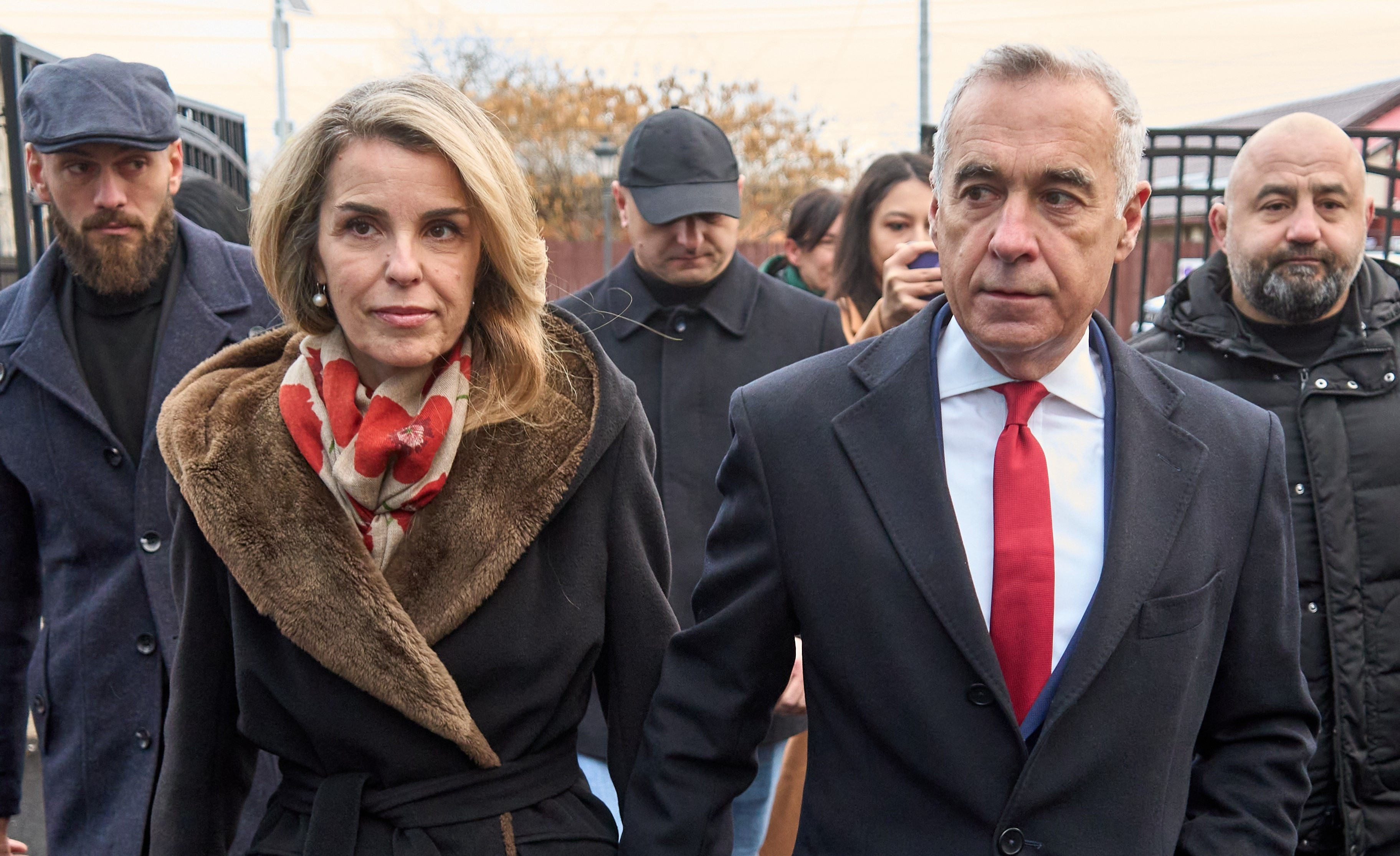 Cine este bodyguardul „Killer”, plătit de Călin Georgescu cu 500 euro/zi. Propriul tată a cerut ordin de protecție față de el