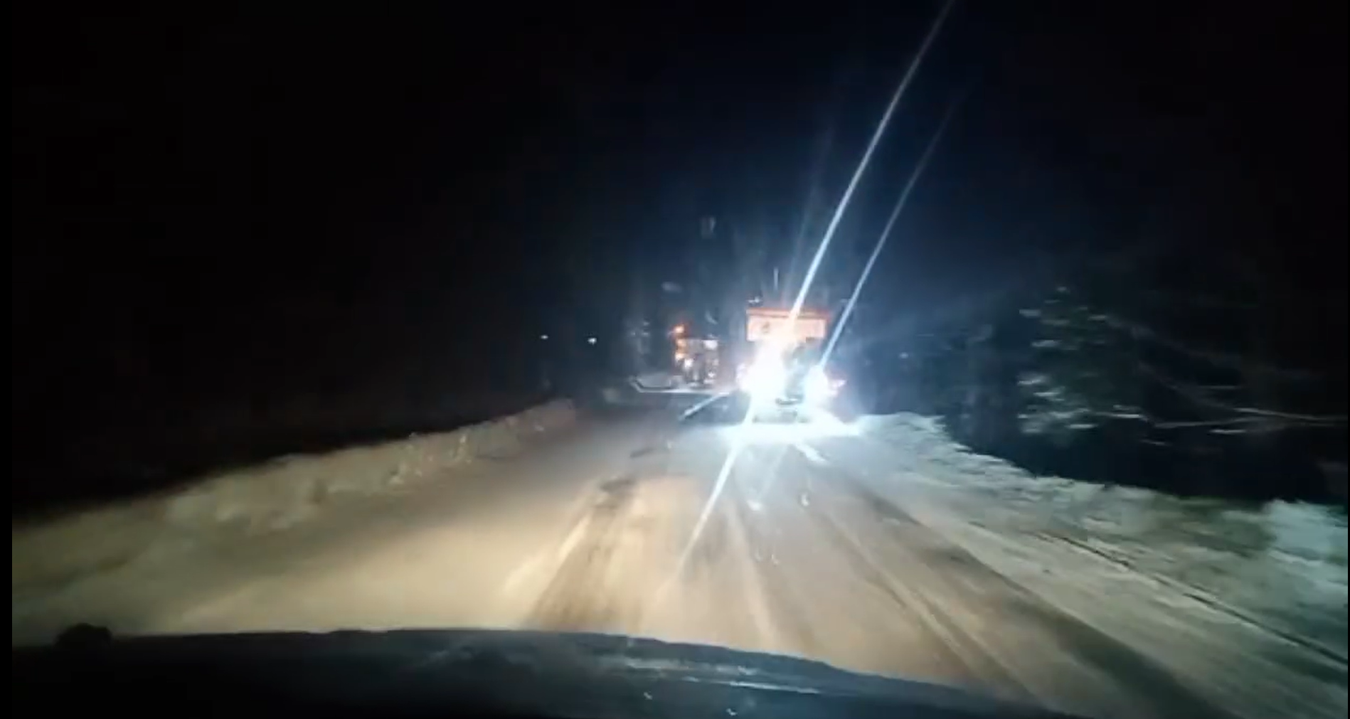 Viscol în mai multe județe. Drumarii au scos utilajele de deszăpezire. Recomandări pentru șoferi | VIDEO