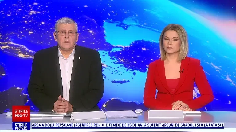 Momentul în care o autospecială de poliție aflată în misiune se răstoarnă după ce este izbită de o mașină, în București