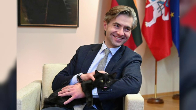 Pisica diplomatică a făcut deja „victime”. Doi miniștri de externe, aleși în funcție datorită lui Rango