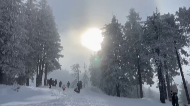 Fenomen optic observat de turiști pe Vârful Postăvaru. Oamenii au fost fascinați. „Am văzut pe internet”