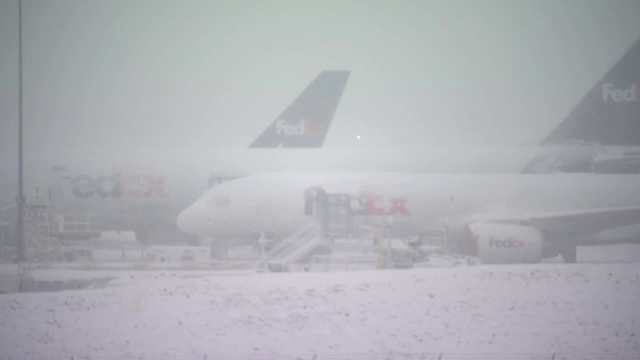 O furtună de zăpadă lovește sudul SUA. Peste 3.000 de zboruri au fost anulate