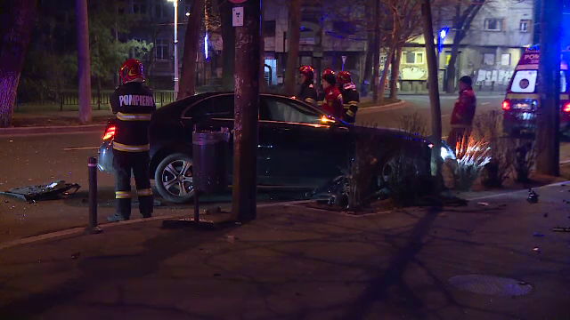 Maratonul infracțiunilor: A furat o mașină dintr-o benzinărie, a făcut accident, a fugit și apoi a spart ușa unui magazin