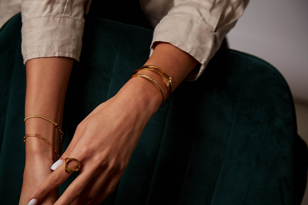 (P) Cum să alegi bijuteria perfectă: Ghid pentru un cadou memorabil