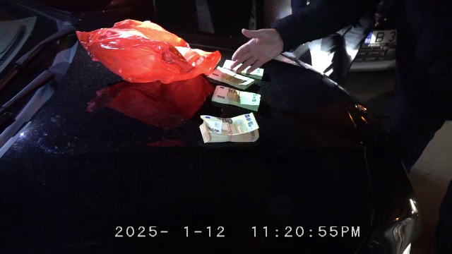 Flagrant delict pentru o șpagă de 500.000 de euro, făcut de procurorii DNA. Era avansul eliberării unui om de afaceri