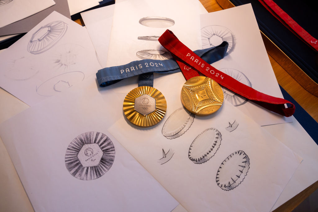 FOTO. Peste 100 de medalii deteriorate au fost returnate de sportivi nemulţumiţi, după JO de la Paris