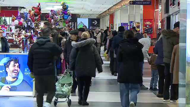 Românii cheltuie aproape toți banii pe care îi câștigă. După sărbători, ianuarie continuă cu shopping intens