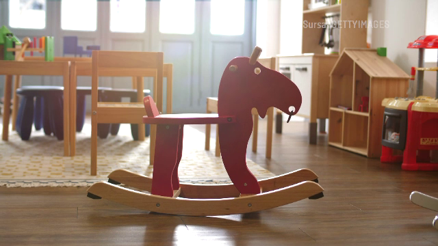 Percheziţii la persoane care obţineau ilegal indemnizaţii de creştere a copilului. Primeau până la 6.500 de lei/lună