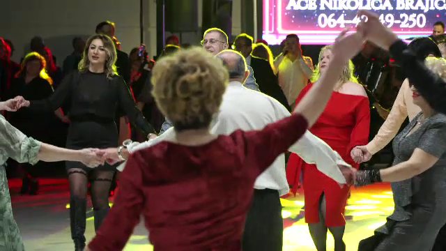 Revelion cu repetiție pentru românii din Banat, care au petrecut cu sârbii pe stil vechi