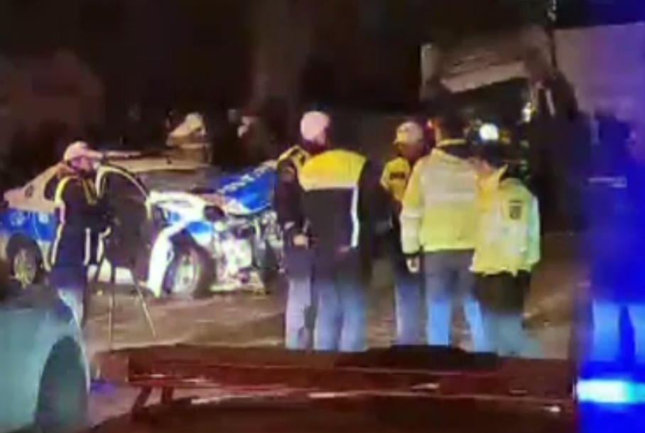 Accident rutier grav în Botoșani. O mașină de Poliție și un TIR s-au ciocnit frontal. Doi polițiști au ajuns la spital