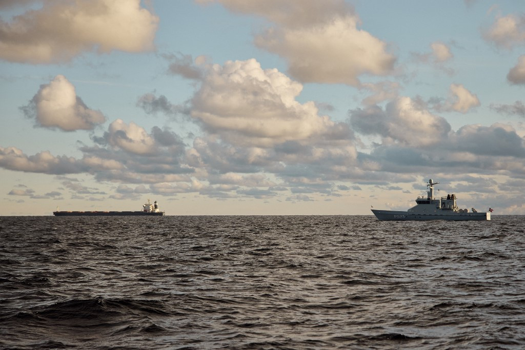 O navă a „flotei fantomă” ruse a dat târcoale conductei Baltic Pipe. NATO anunță că îşi va spori prezenţa în zonă