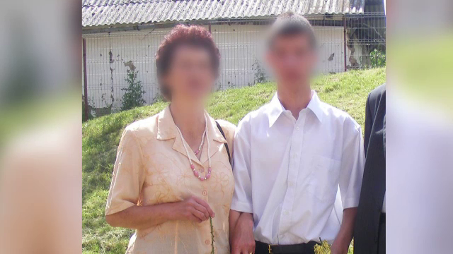Bărbatul care a ucis o mamă și pe fiul ei, în Bihor, a încălzit mâncare în bucătăria victimelor şi a luat masa