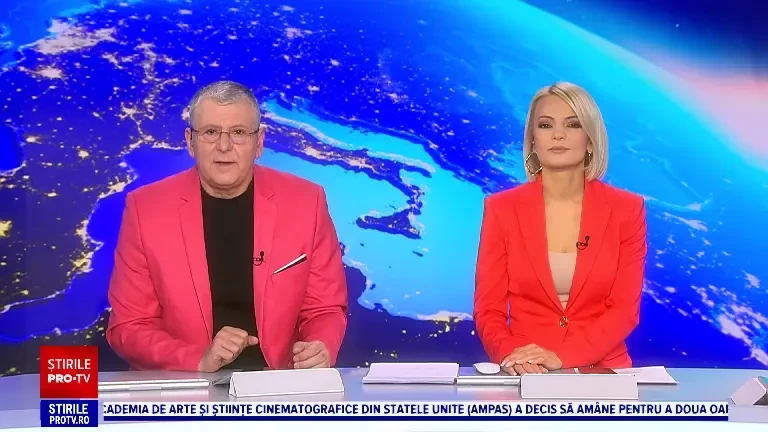 Imagini rare din Parcul Național Retezat. Un cerb și o ciută au fost surprinși adaptându-se iernii