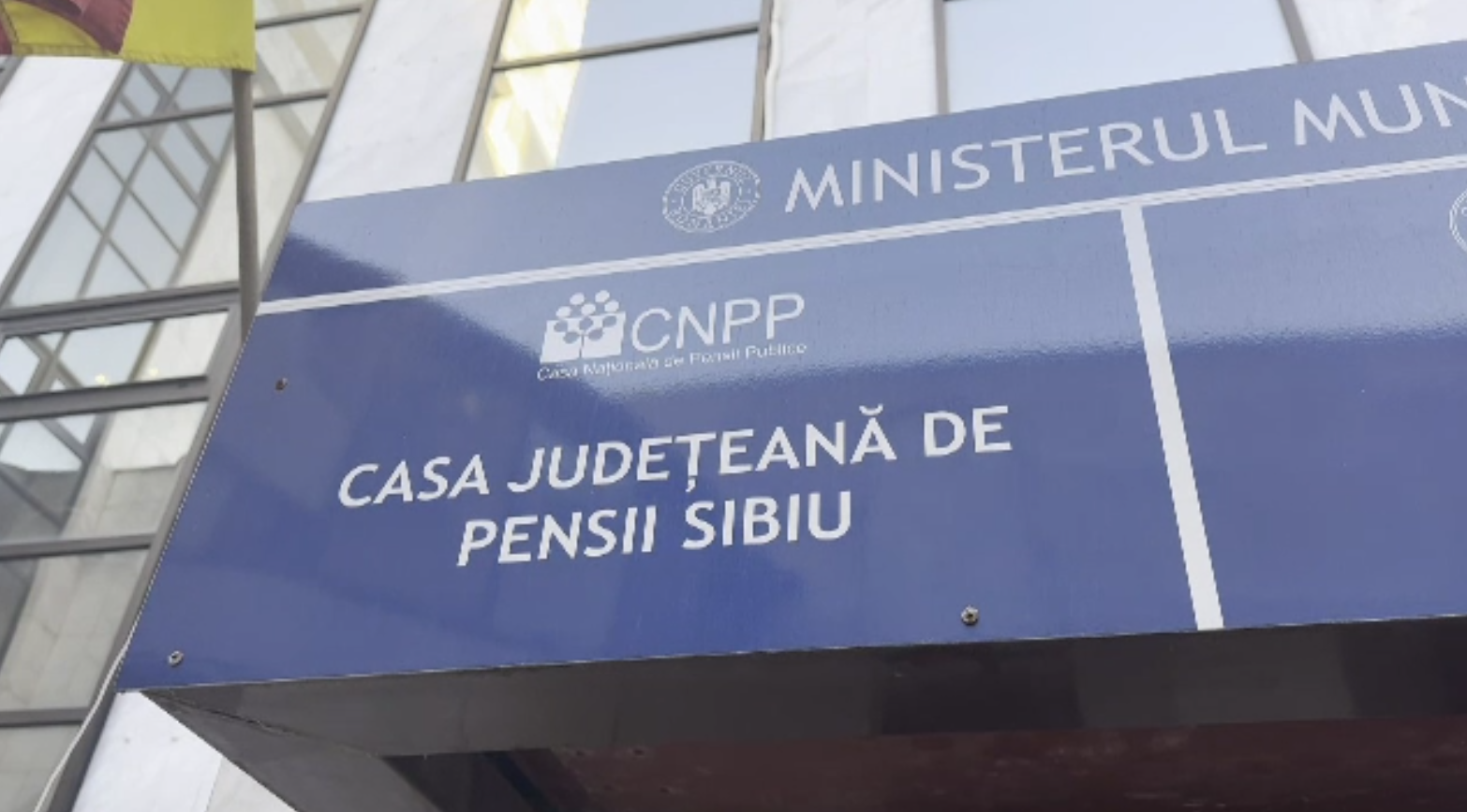 Percheziții la Casa de pensii din Sibiu. Un funcţionar și un paznic sunt acuzaţi de luare de mită şi trafic de influență