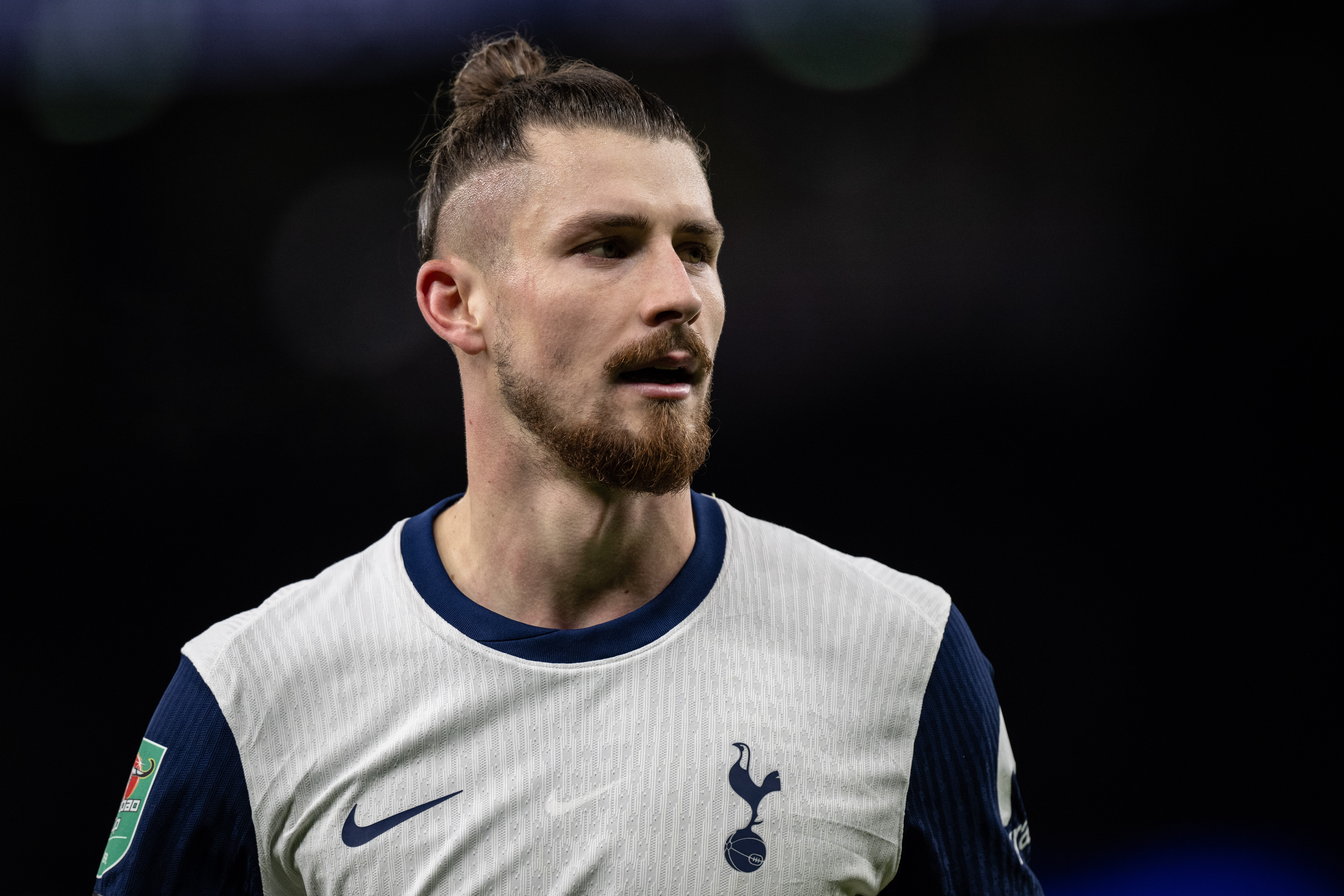 Radu Drăguşin, dorit de AS Roma. Clubul italian ia în considerare transferul fundaşului de la Tottenham