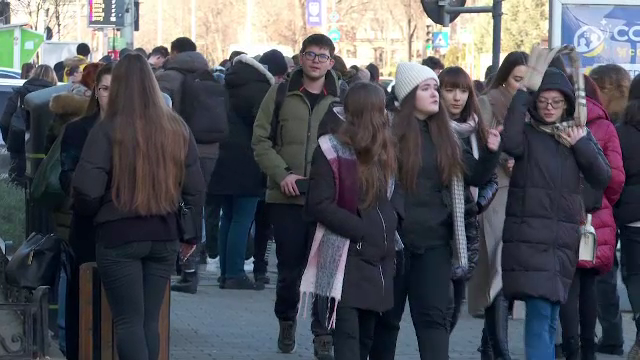 Tinerii români au cea mai mare încredere în ceilalți din toată Uniunea Europeană. Explicația surprinzătoare a unui expert