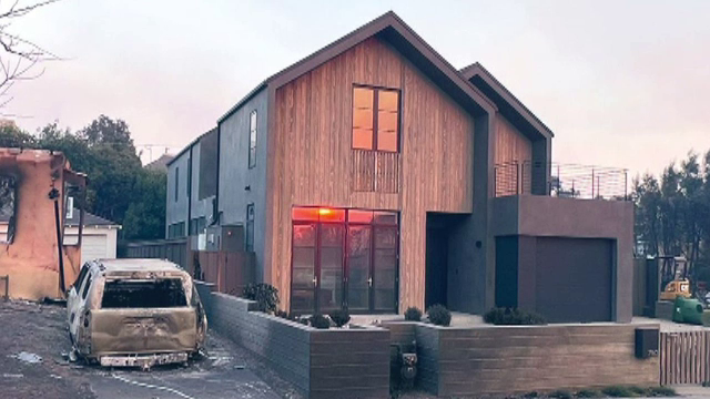 Secretul unei vile care a rămas intactă în calea flăcărilor din Los Angeles. Locuințele din jurul ei au fost făcute scrum