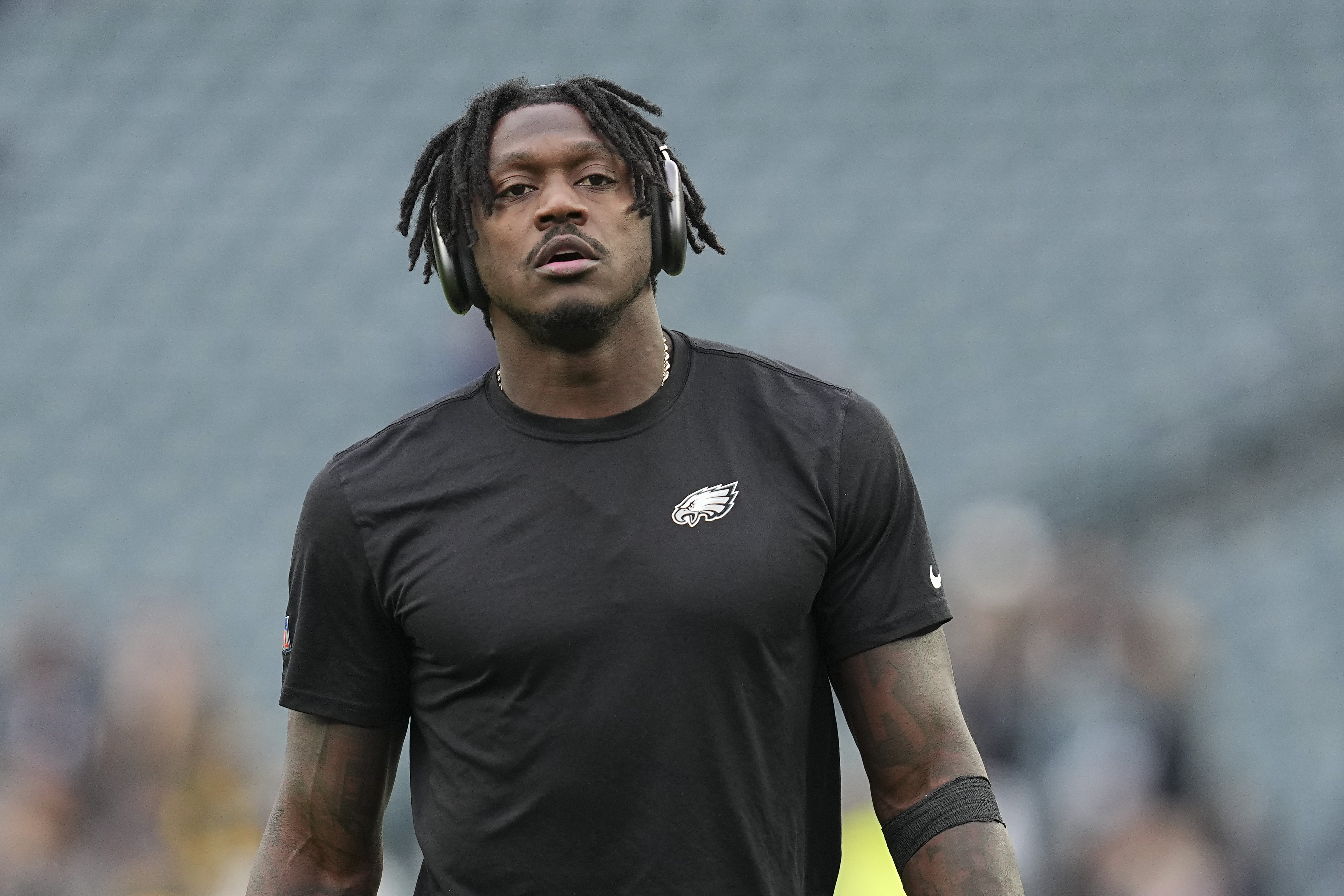 Un jucător din NFL a fost văzut citind o carte în timpul unui meci. Vânzările cărţii respective au crescut. VIDEO