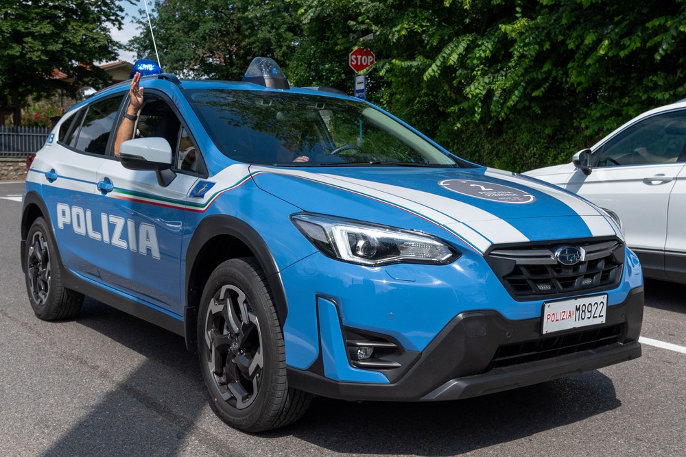 Scandal în Italia. Poliția este acuzată că a obligat activiste să-şi scoată lenjeria intimă şi să stea în poziţie ghemuit