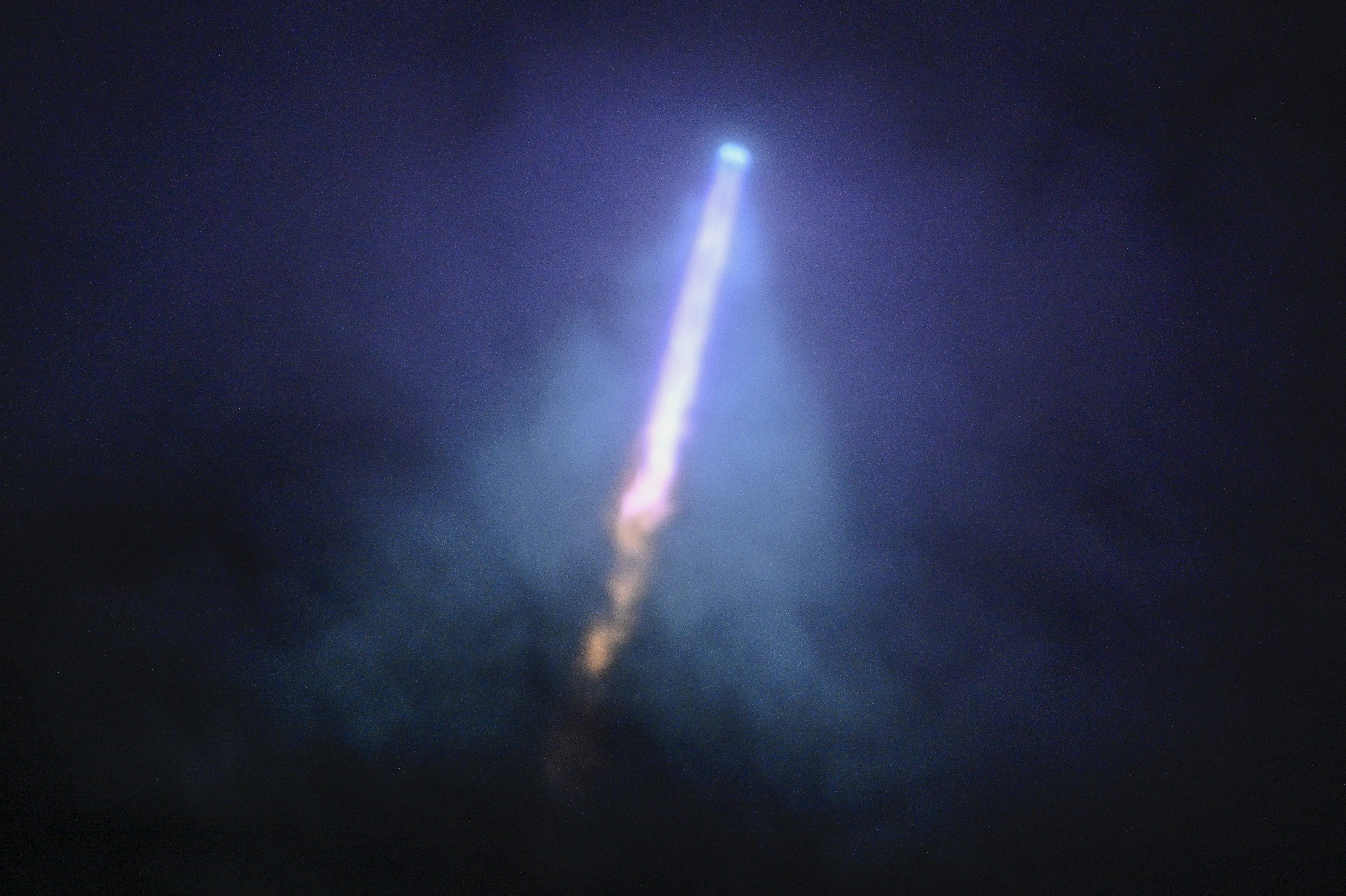 Succes pe jumătate a lansării rachetei lui Bezos. New Glenn a ajuns pe orbită, dar a ratat aterizarea părţii reutilizabile