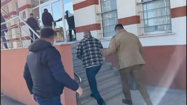 O româncă din Suedia a rămas fără 100.000 de euro după ce a fost păcălită de un bărbat din Vâlcea. L-a reclamat după 2 ani