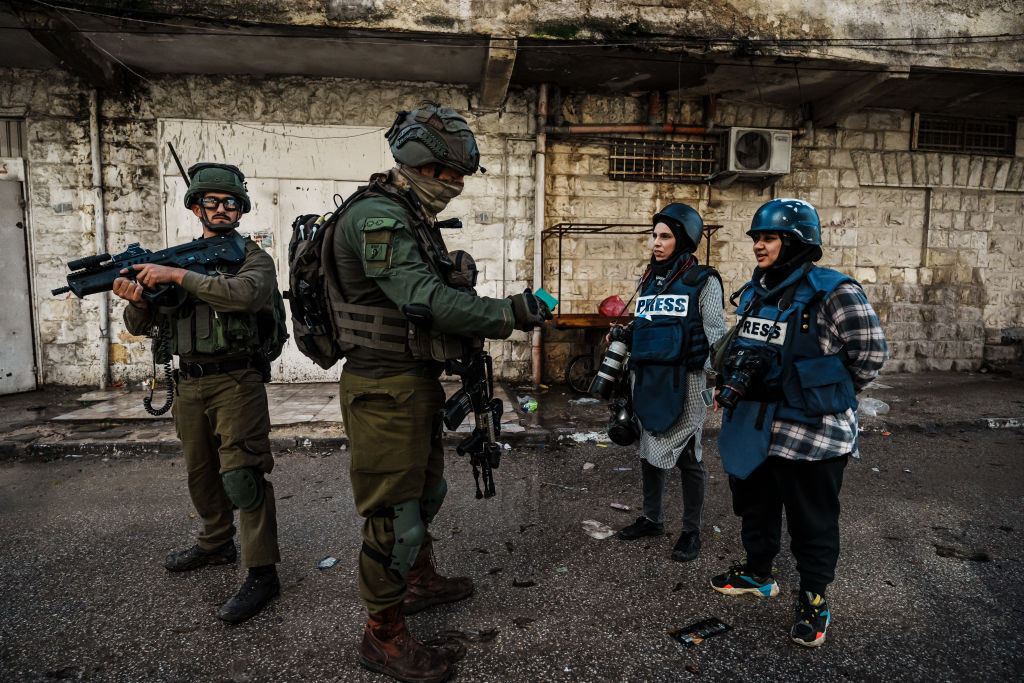 Peste 360 de jurnalişti sunt închişi în întreaga lume. Israelul ocupă primul loc în topul detențiilor