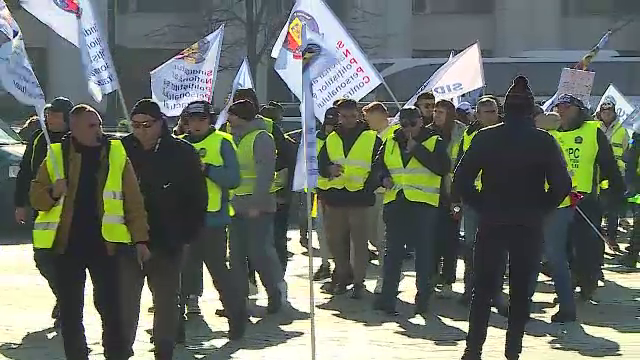 Mii de polițiști au protestat în București față de prevederile ordonanței „trenuleț”. „Jos, jos! Guvern mincinos!”. VIDEO