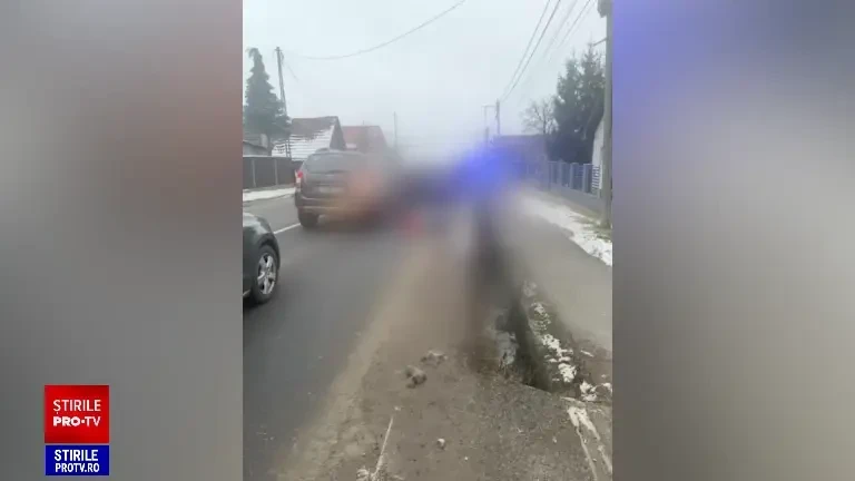 Un cadavru a căzut dintr-o mașină de pompe funebre, în Maramureș. A fost deschisă o anchetă