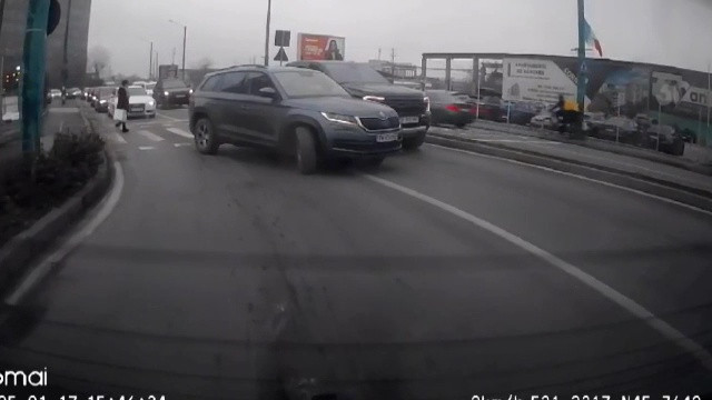 Șicanare în trafic, filmată în Timișoara. Înregistrarea a ajuns pe rețelele de socializare, iar poliția i-a găsit pe șoferi