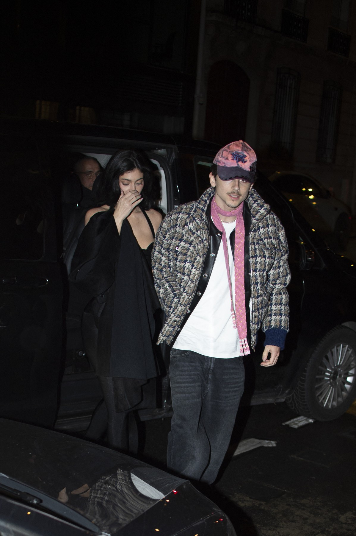 Timothee Chalamet și Kylie Jenner, apariție rară împreună. Ținuta actorului a devenit virală pe rețelele sociale. FOTO