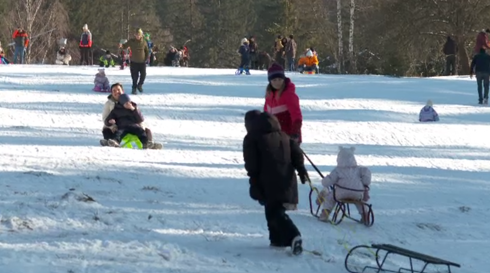 Zăpadă și soare în Poiana Brașov. Hotelurile pregătesc oferte pentru mini-vacanță