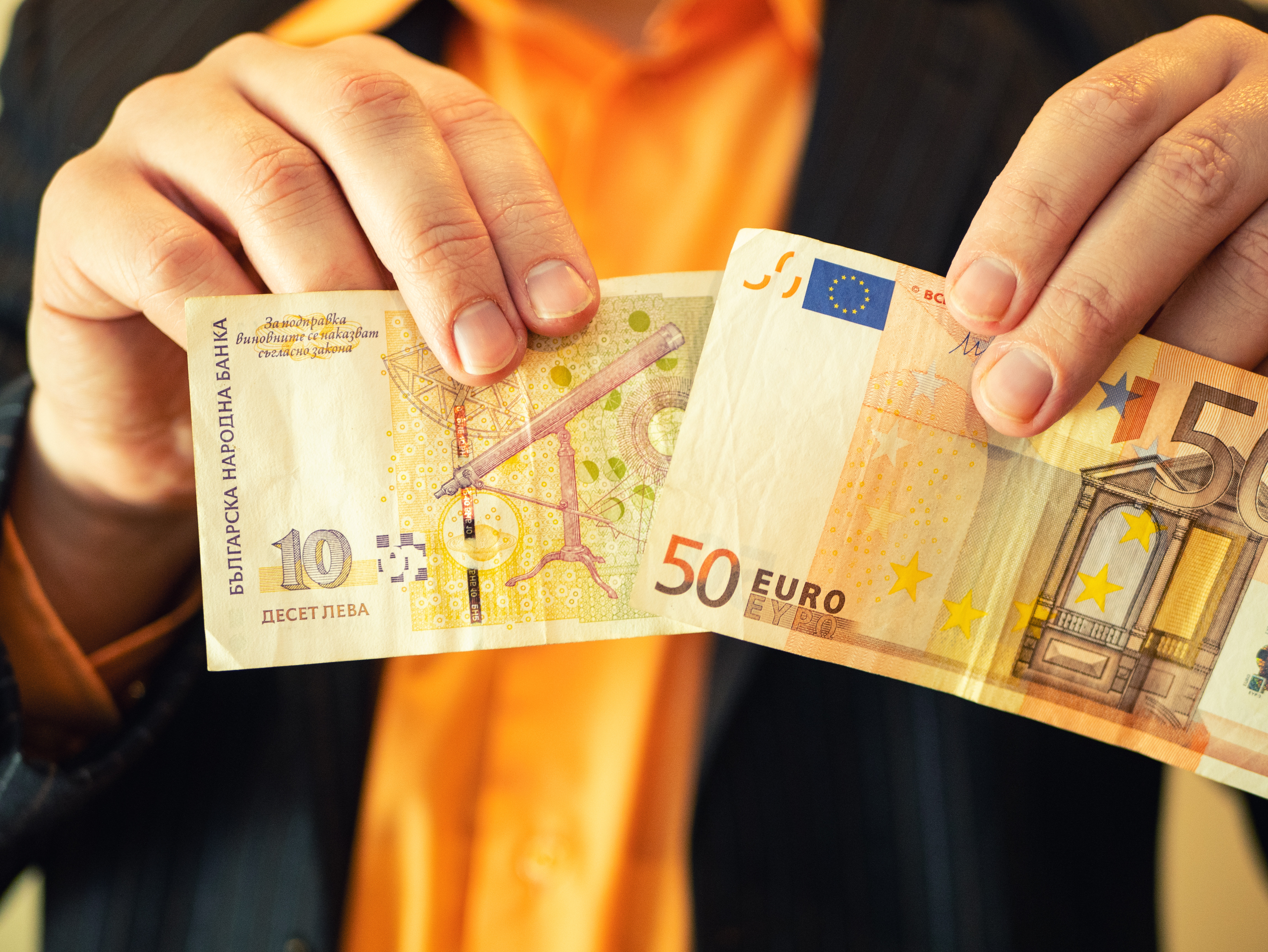 Bulgaria ar urma să treacă la moneda euro pe 1 ianuarie 2026. Inflația de la vecinii noștri, la jumătate față de România