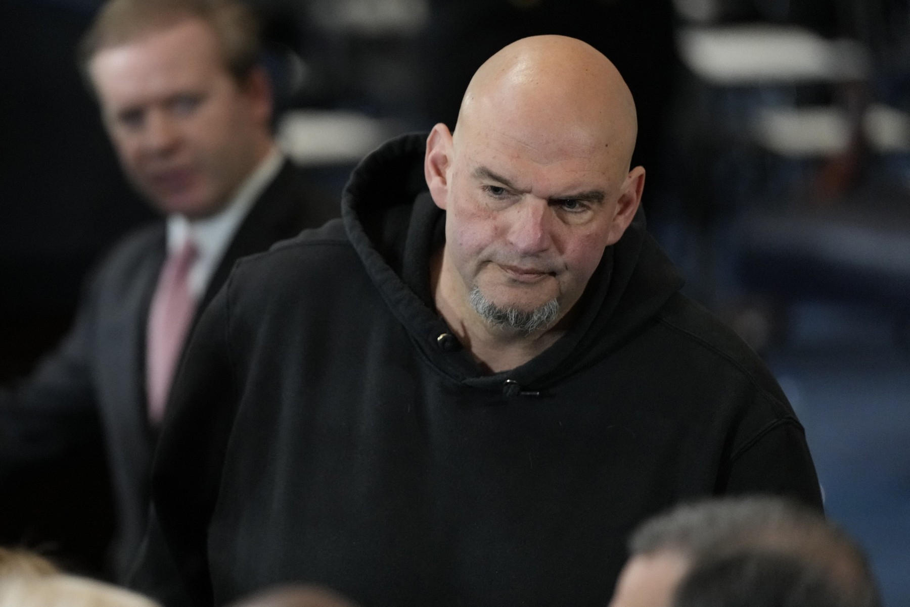 Senatorul american John Fetterman a fost internat în spital după ce a căzut în timp ce se plimba