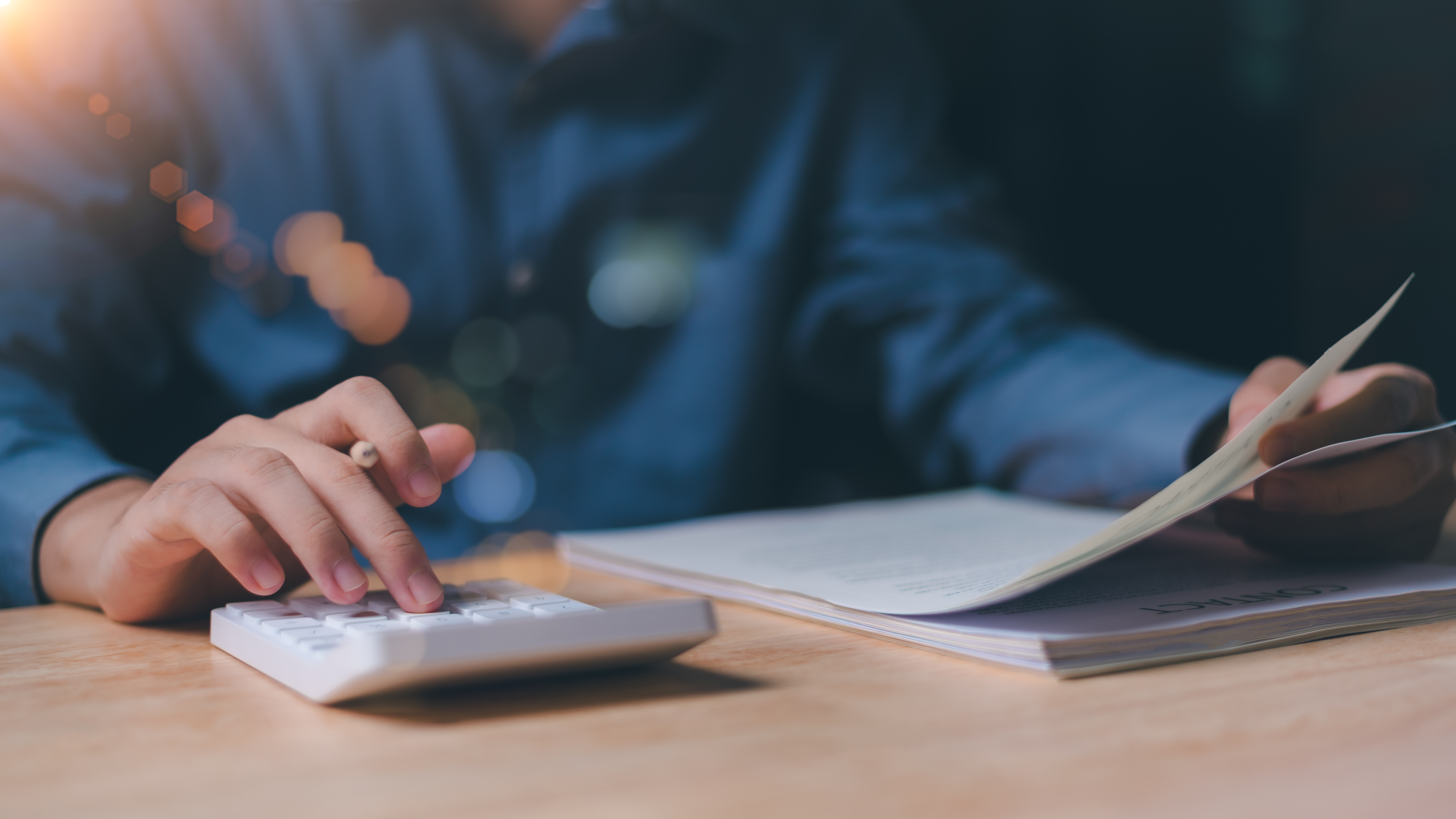 O mare bancă din România, amendată cu 35.000 de lei după ce a pus poprire pe tot salariul unui client