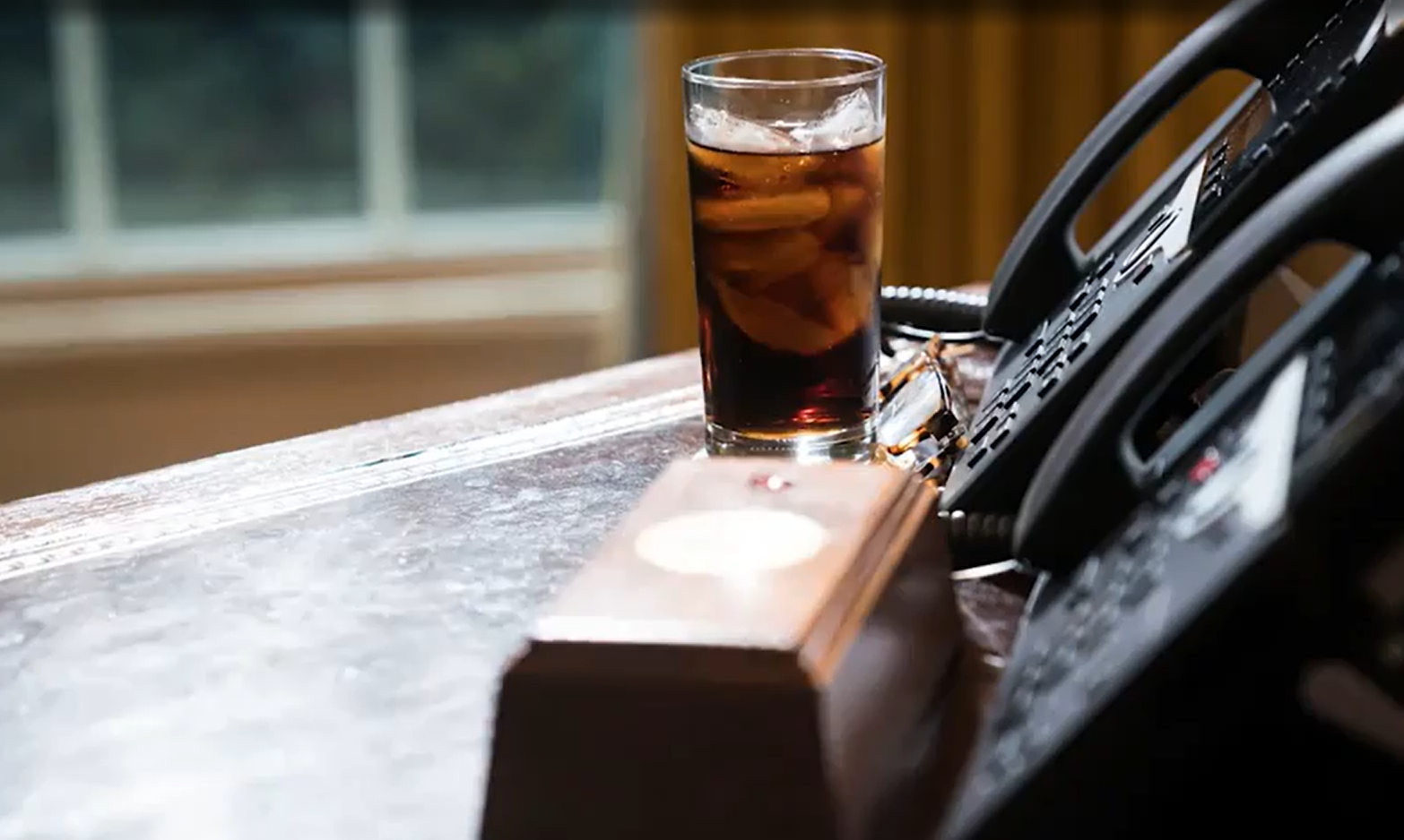 Donald Trump și-a instalat pe biroul de la Casa Alba ”butonul Cola dietetică”. ”Toată lumea devine nervoasă când îl apăs”