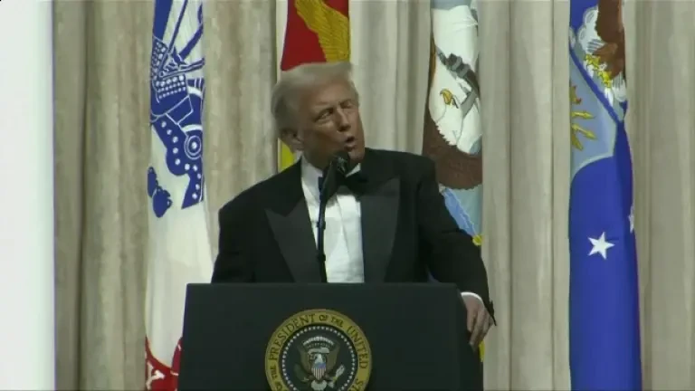 VIDEO viral cu noul președinte al SUA. Donald Trump a dansat cu o sabie în mână pe melodia sa preferată, ”YMCA”