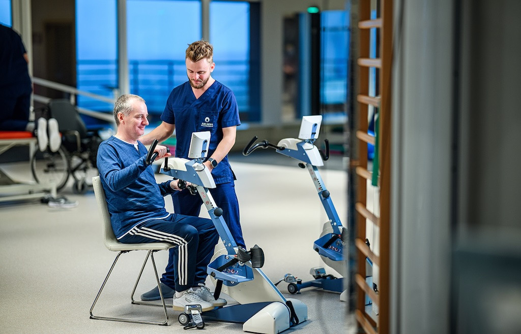 (P) Alte spitale nu îi dădeau șanse. Un profesor s-a recuperat după un AVC la Spitalul de Recuperare Medicală Arcadia Iași