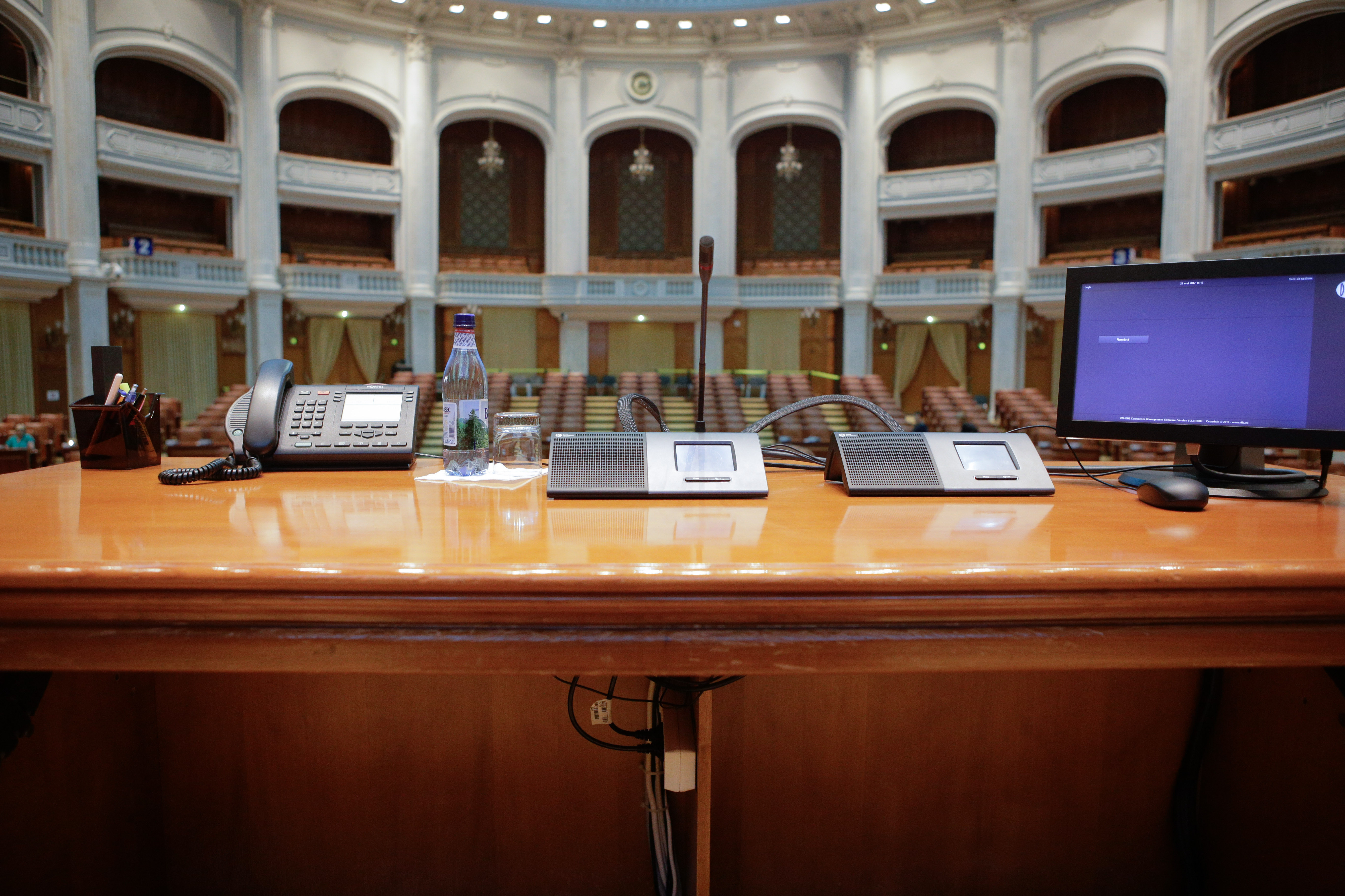 Vești rele pentru angajații din Parlament. După Senat, și Camera Deputaților anunță restructurări: ”Peste 200 de posturi”