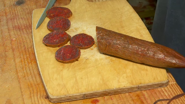 Produsele tradiționale din România câștigă teren în afară. Salamul de Nădlac face primul pas pentru recunoașterea europeană