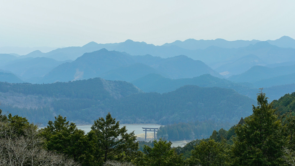 Zeci de oameni au părăsit insulele izolate din sudul Japoniei, zguduite de aproape 1.600 de cutremure