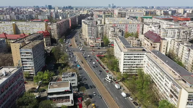 Impozitele pe proprietate se schimbă în 2026. Bolojan: „Trebuie să reflecte valoarea de piaţă”