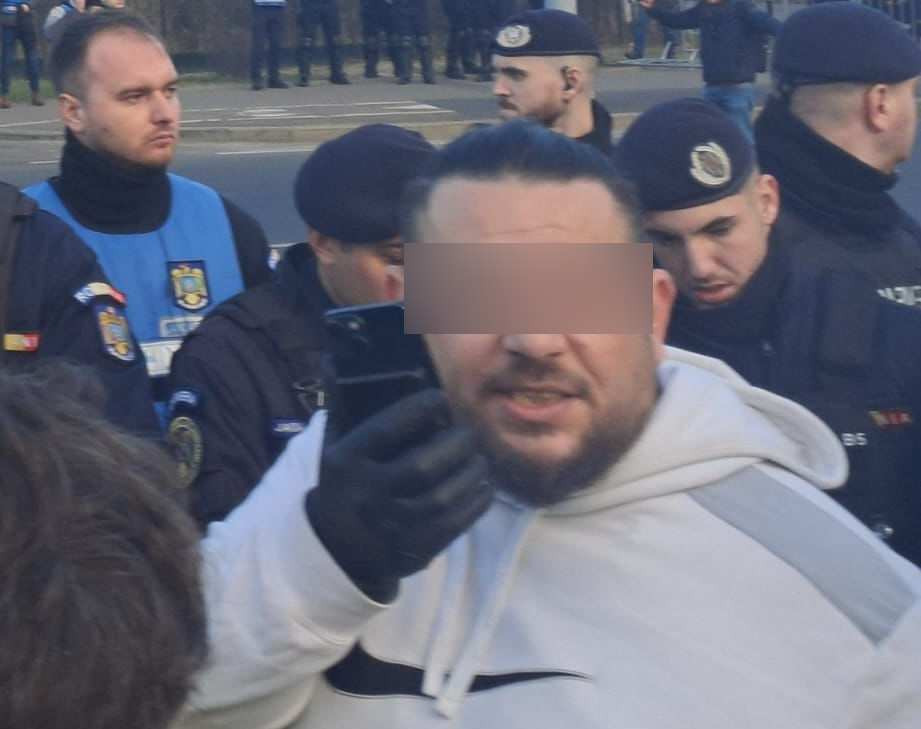 Bărbat prins cu joint la protest