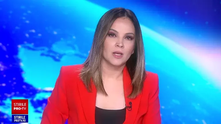 Ciocniri între manifestanți și jandarmi, în Piața Victoriei. Protestatarii au aruncat cu obiecte de metal şi cu o petardă