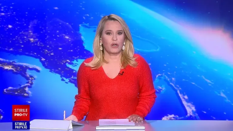 Ciocniri între manifestanți și jandarmi, în Piața Victoriei. Protestatarii au aruncat cu obiecte de metal şi cu o petardă