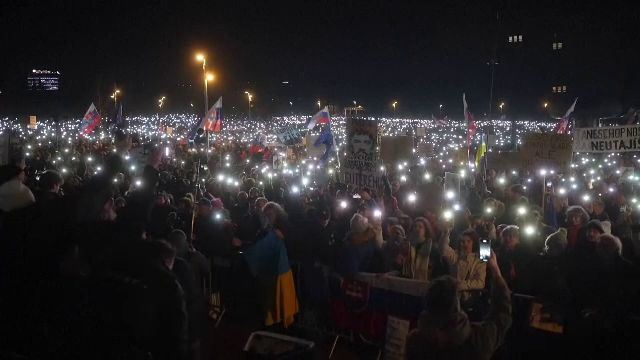 Manifestație de amploare în Slovacia. Oamenii au cerut demisia premierului Fico. „Suntem Europa!”