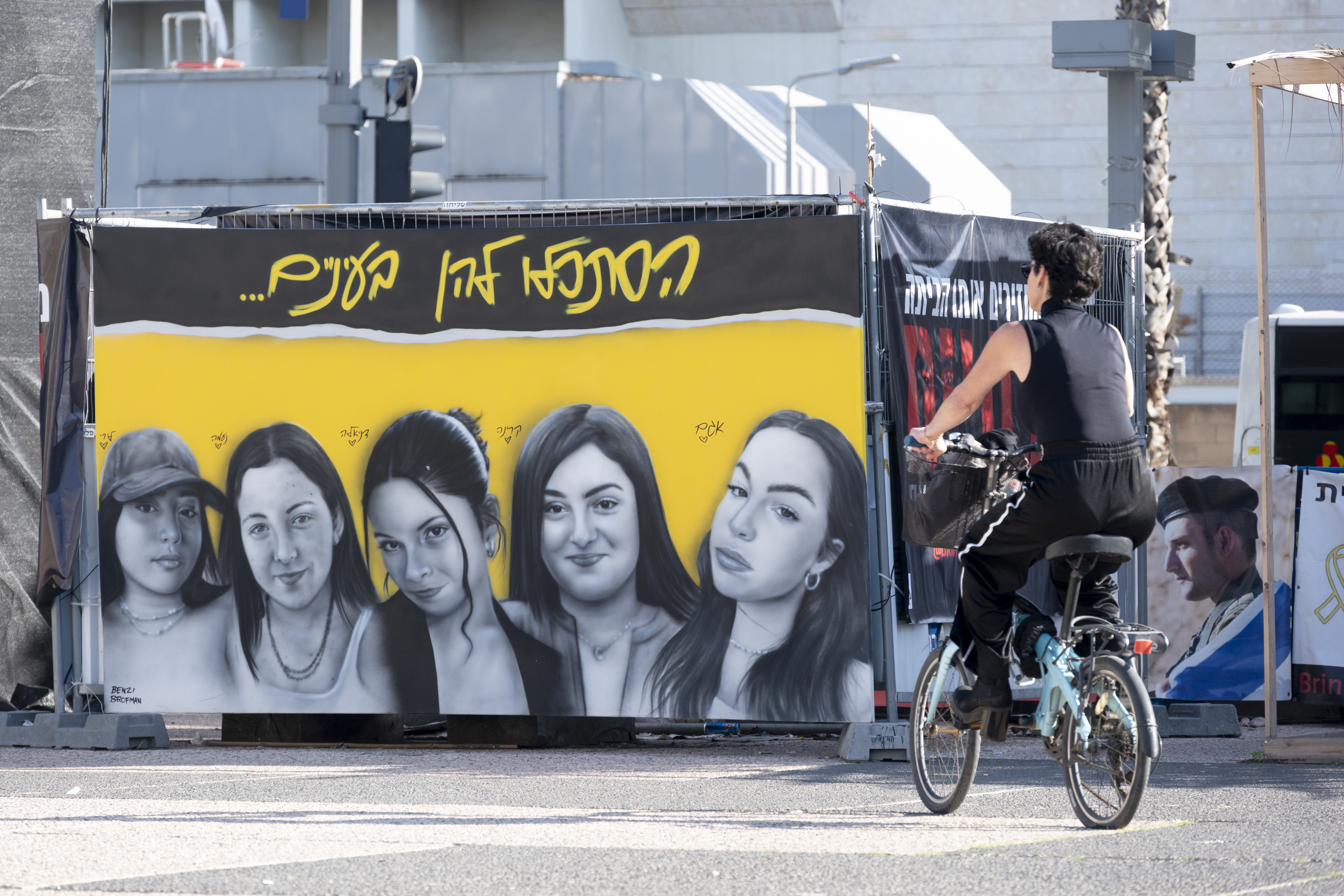 Încă patru ostatice Hamas au fost eliberate. 200 de palestinieni părăsesc închisorile, în contrapartidă