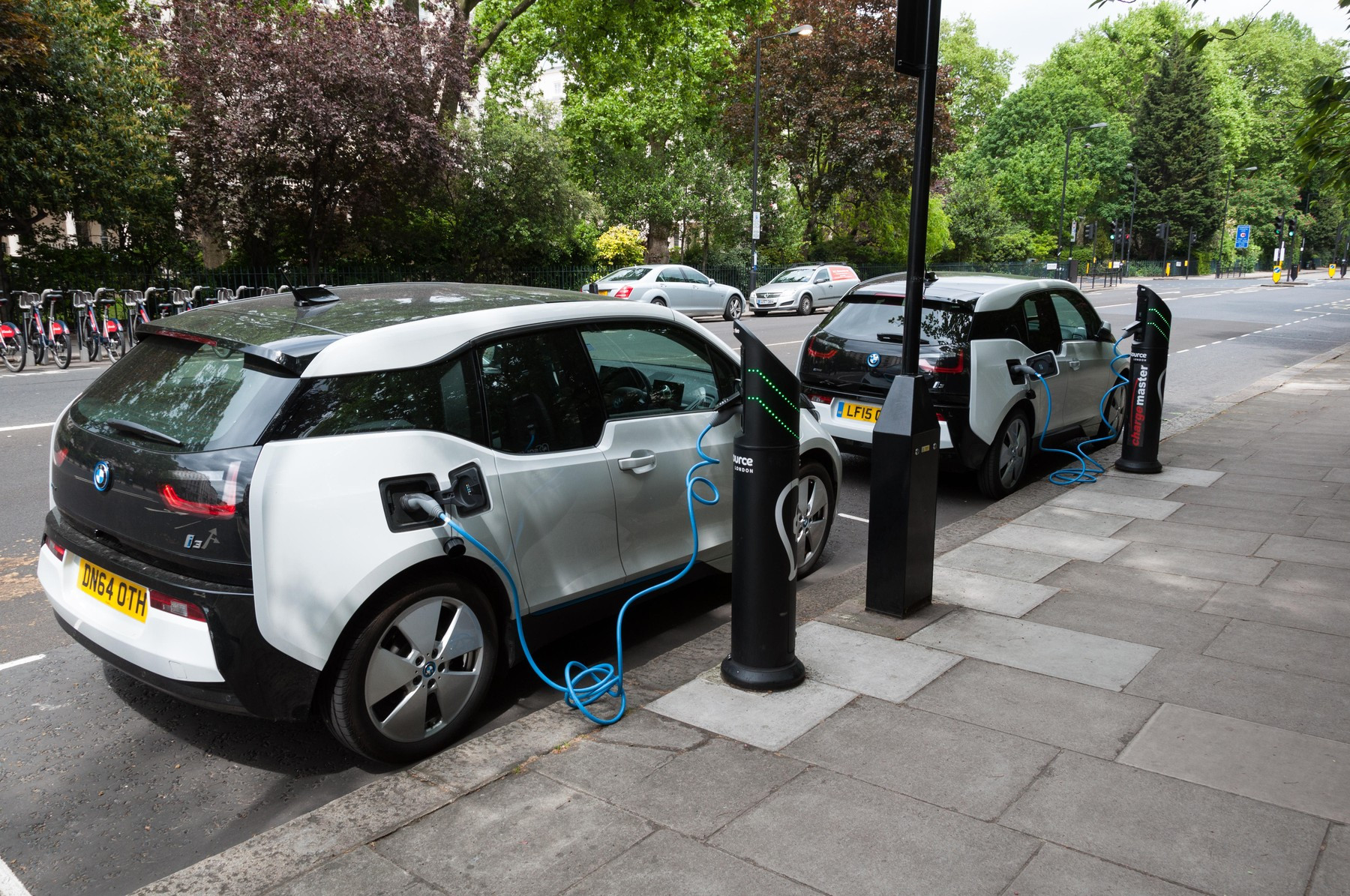 BMW, „alianță” cu producătorii chinezi împotriva tarifelor impuse de UE importurilor de mașini electrice din China